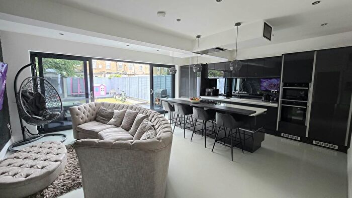 4 Bedroom Terraced House To Rent In Cotswold Gardens, London, London, E6