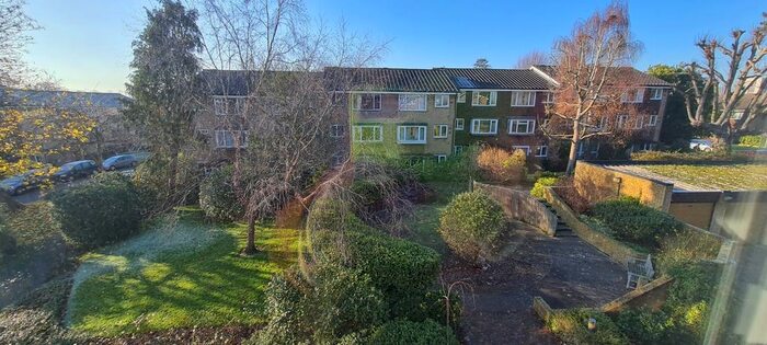 2 Bedroom Maisonette To Rent In Greenacres, Croydon, CR0