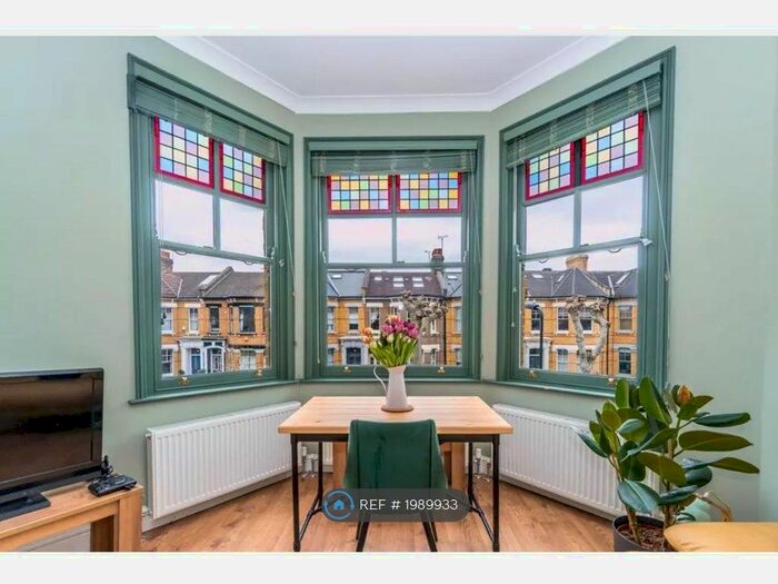 2 Bedroom Flat To Rent In Clapton, London, E5