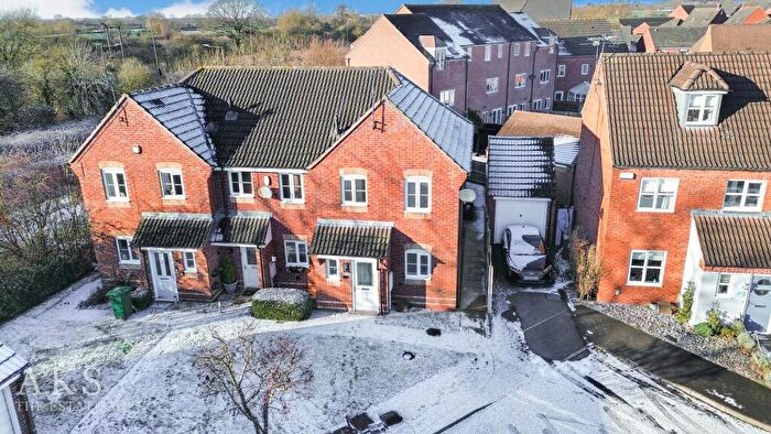 3 Bedroom End Of Terrace House For Sale In Sherbourne Drive, Hilton, DE65