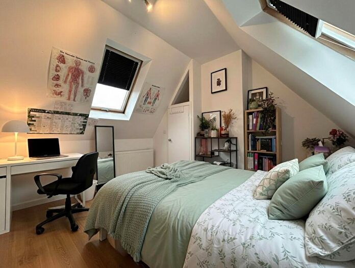 6 Bedroom Semi-Detached Bungalow To Rent In Middleton Boulevard, Nottingham, NG8