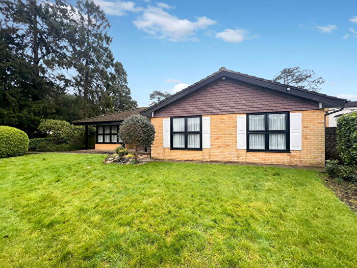 3 Bedroom Detached Bungalow For Sale In Homefield Road, Warlingham, CR6