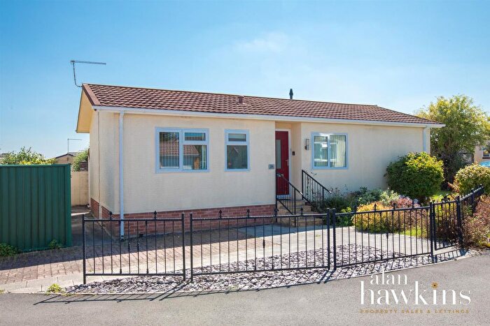 2 Bedroom Mobile/park Home For Sale In Church Park, Bradenstoke, Chippenham, SN15