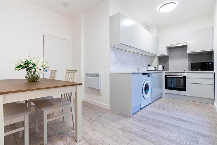 Studio To Rent In Holloway Road, London, N7