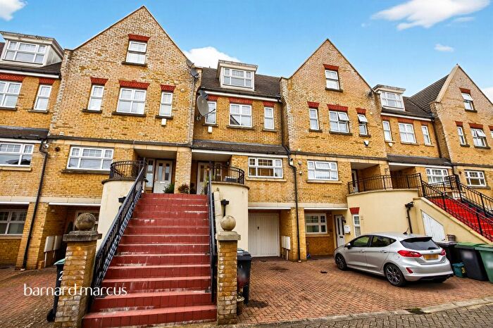 4 Bedroom Terraced House For Sale In Osier Crescent, London, N10
