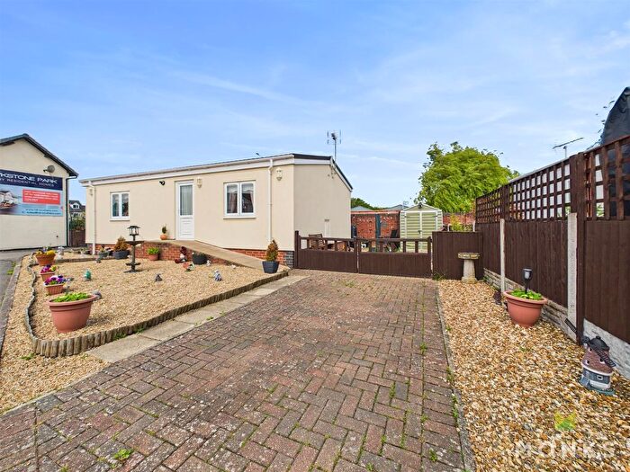 2 Bedroom Mobile/park Home For Sale In Whittington Road, Oswestry, SY11