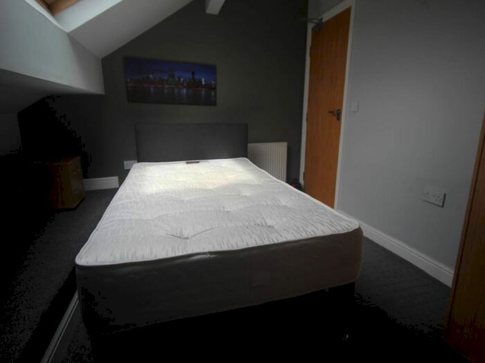 Studio To Rent In Southbrook Terrace, Bradford, BD7