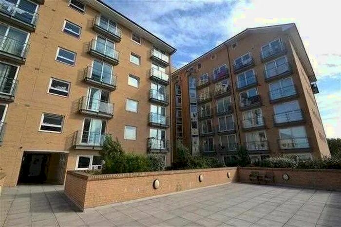 2 Bedroom Flat To Rent In Azalea House, TW13