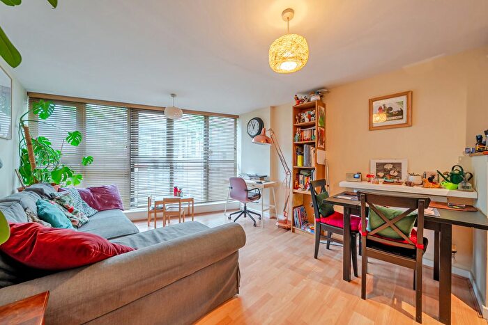 2 Bedroom Flat For Sale In Peckham Rye, Peckham, London, SE15
