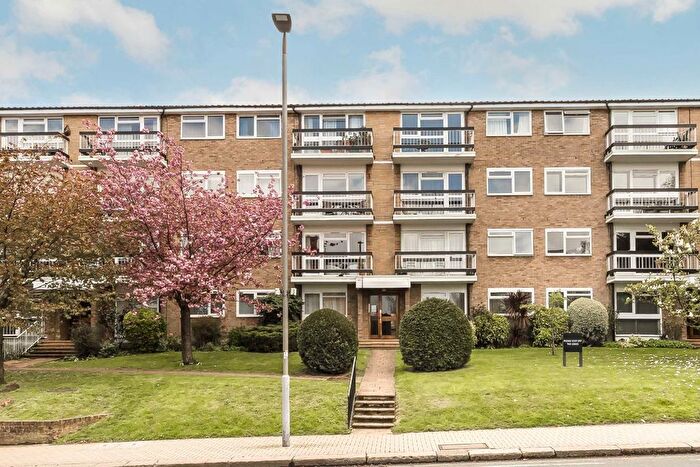 2 Bedroom Flat To Rent In Putney Hill, Putney, SW15