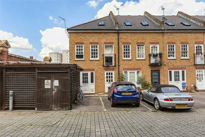 Studio To Rent In Bramshaw Road, Hackney, London, E9