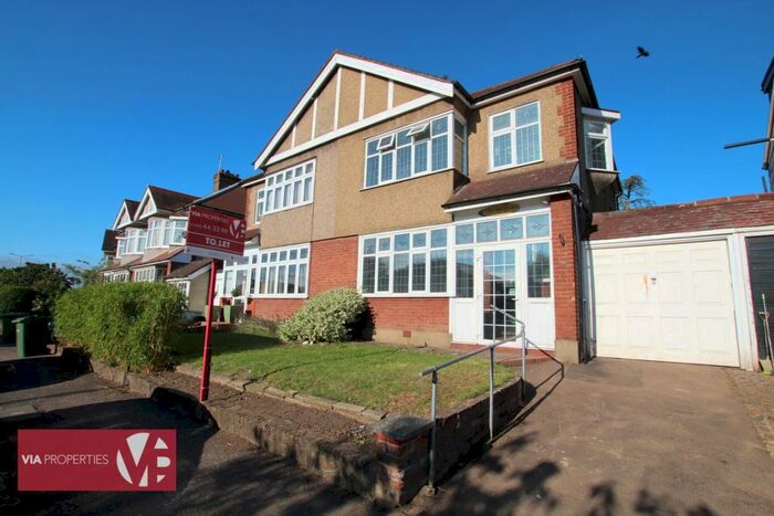 3 Bedroom Semi-Detached House To Rent In West Side, Broxbourne, EN10