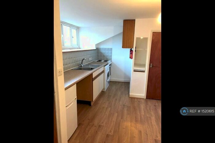 Studio To Rent In Thornlaw Rd, London, SE27