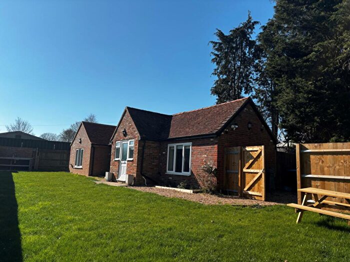 2 Bedroom Detached Bungalow To Rent In Rossway, Berkhamsted, HP4