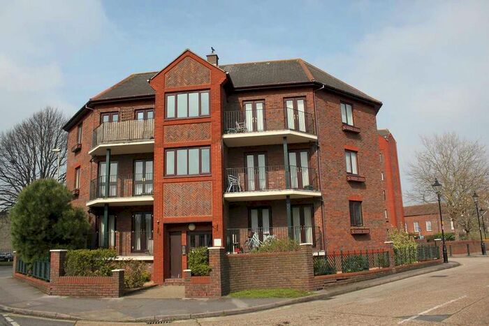 2 Bedroom Flat To Rent In Crown Mews, Clarence Road, Gosport, Gosport, PO12