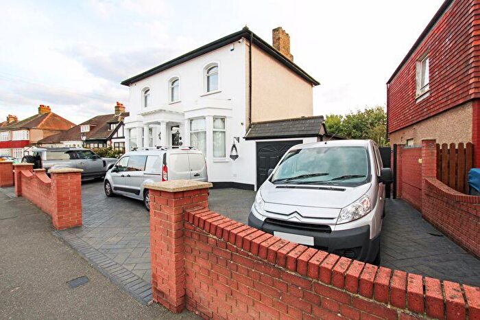 4 Bedroom Detached House For Sale In Belmont Road, Erith/Bexleyheath Borders, DA8