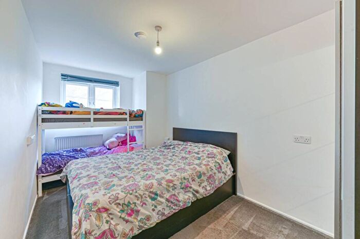 1 Bedroom Flat For Sale In King Arthur Close, Peckham, London, SE15