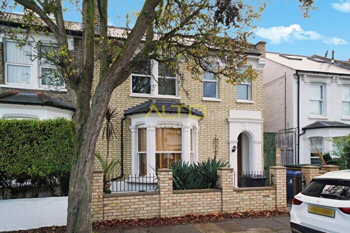 1 Bedroom Flat To Rent In Birkbeck Grove, London, W3