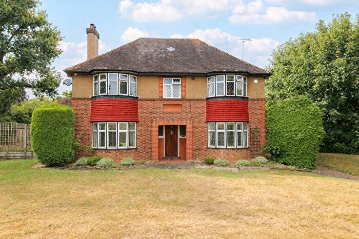 4 Bedroom Detached House For Sale In High Road, Broxbourne, EN10