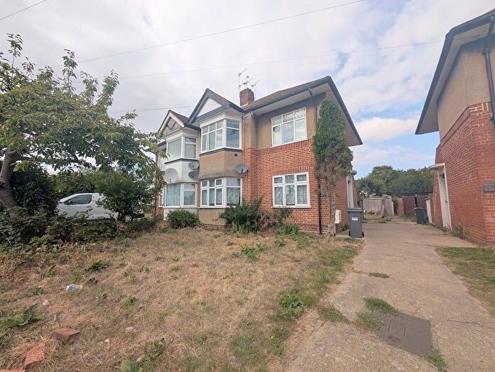 2 Bedroom Maisonette For Sale In Westbury Road, Feltham, TW13