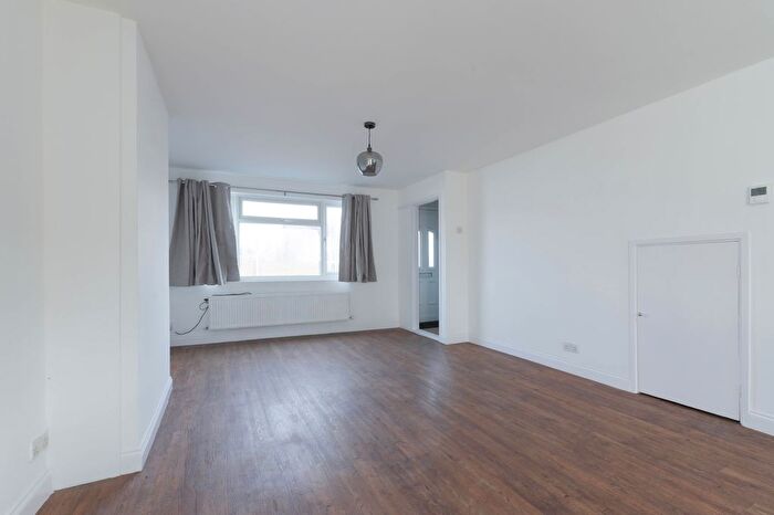 3 Bedroom Terraced House For Sale In Larkspur Way, West Ewell, Epsom, KT19