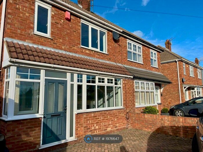3 Bedroom Semi-Detached House To Rent In Warwick Road, Cleethorpes, DN35