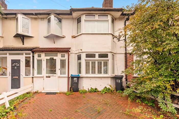 4 Bedroom House To Rent In Tamworth Lane, Mitcham, CR4