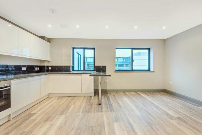 2 Bedroom Apartment To Rent In Greenford Road, Sutton, Surrey, SM1