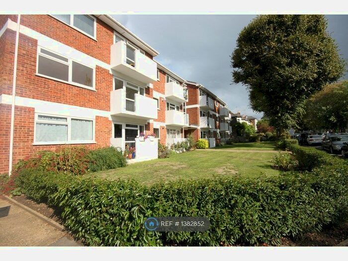 2 Bedroom Flat To Rent In Alexandra Road, Kingston Upon Thames, KT2