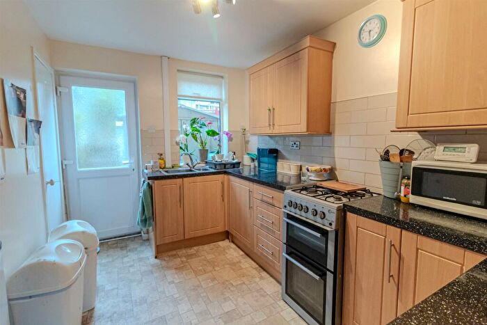 3 Bedroom Terraced House For Sale In Wollaton Avenue, Gedling, Nottingham, NG4