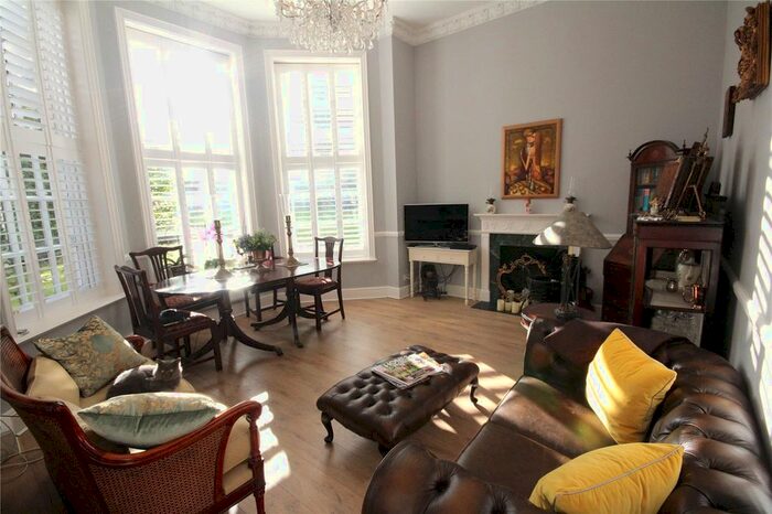 2 Bedroom Flat To Rent In Worships Hill, Riverhead, Sevenoaks, Kent TN13