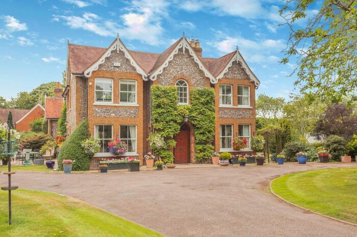 5 Bedroom Detached House For Sale In High Elms Lane, Watford, Hertfordshire, WD25