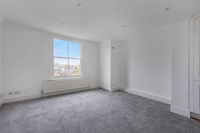 1 Bedroom Flat To Rent In St. James Terrace, Boundaries Road, London, SW12