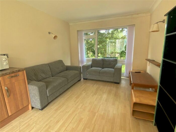 3 Bedroom Flat To Rent In Wilmslow Road, Manchester, Greater Manchester, M14