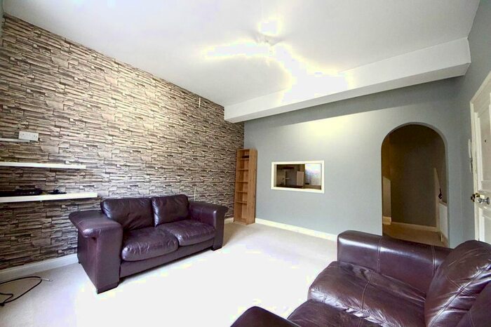 1 Bedroom Flat To Rent In Landor Road, London, SW9