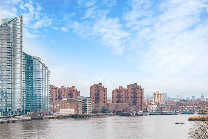 2 Bedroom Flat For Sale In Lombard Road, London, SW11