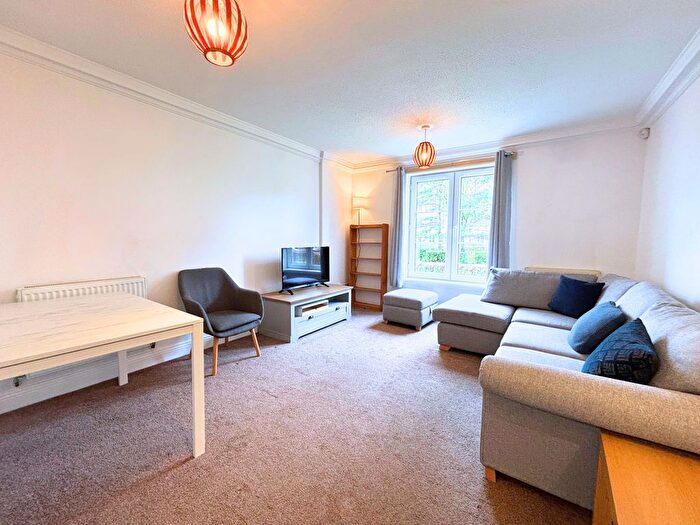 2 Bedroom Flat To Rent In Powderhall Brae, Edinburgh, EH7
