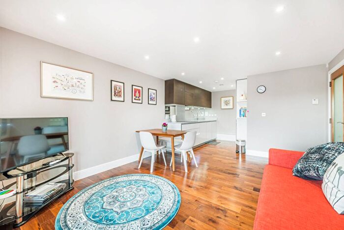 1 Bedroom Flat To Rent In Lower Mortlake Road, Richmond, TW9