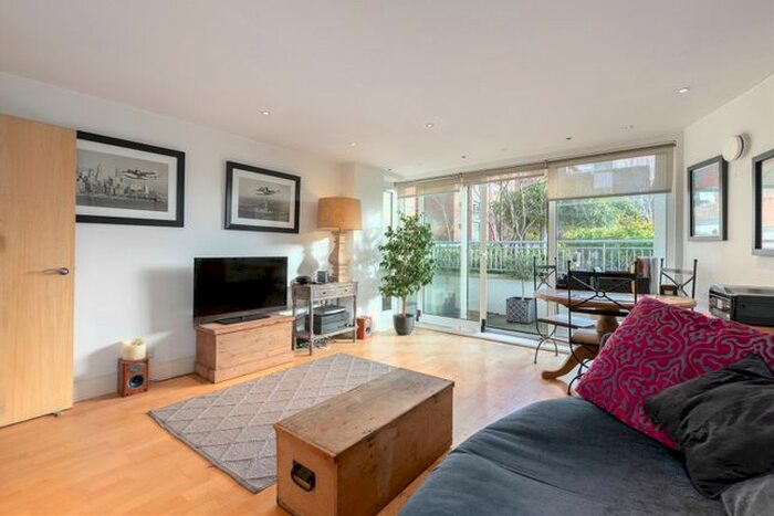 1 Bedroom Flat To Rent In Holland Gardens, Brentford, TW8