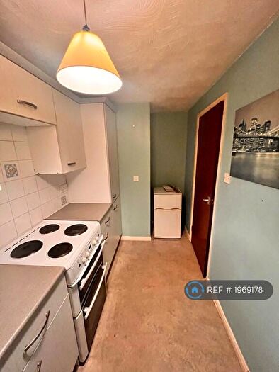 1 Bedroom Flat To Rent In Loughman Close, Kingswood, Bristol, BS15