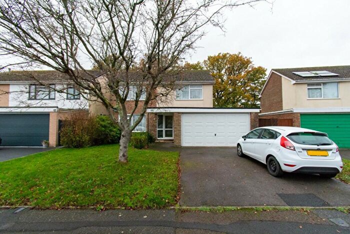 4 Bedroom Detached House To Rent In Bed Detached House Egdon Drive, BH21