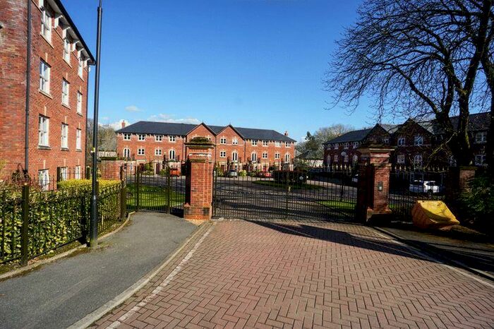 2 Bedroom Flat To Rent In Greenmount Close, Heaton, BL1