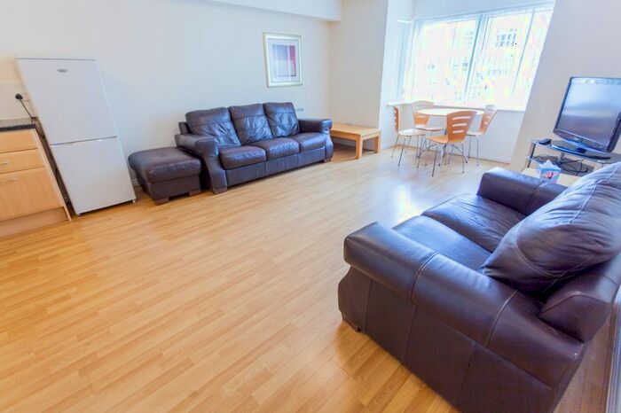2 Bedroom Flat To Rent In Chancellor Court, L8