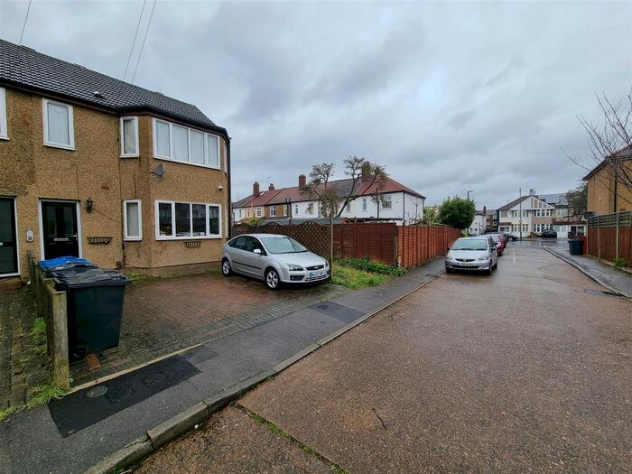 1 Bedroom Flat To Rent In Roslyn Close, Mitcham, CR4
