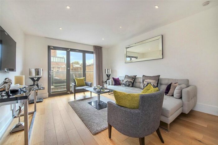 4 Bedroom Property To Rent In Courtyard Terrace, Greenwich High Road, SE10