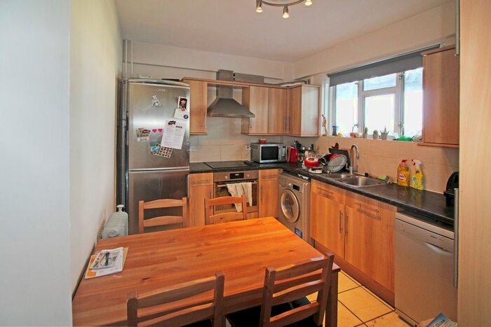 3 Bedroom Flat To Rent In Jubilee Street, London, E1