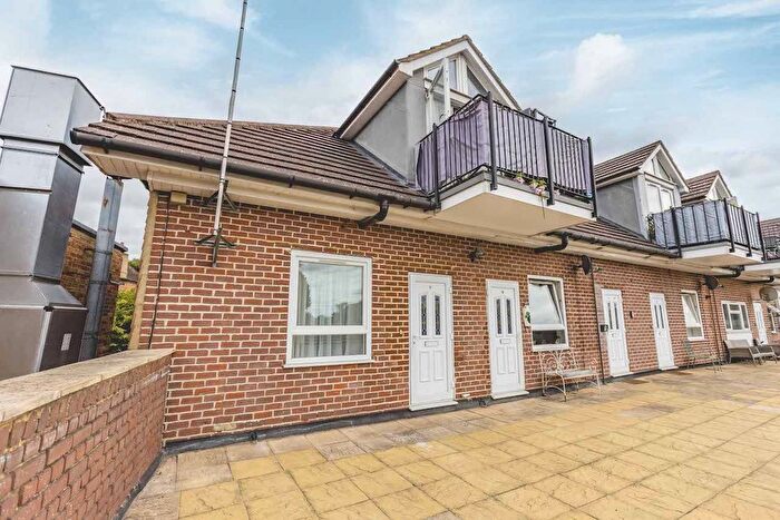 1 Bedroom Flat To Rent In High Street, Iver, SL0