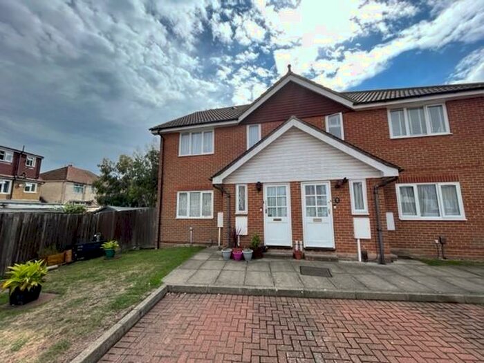 2 Bedroom Maisonette To Rent In Wilson Avenue, Rochester, ME1