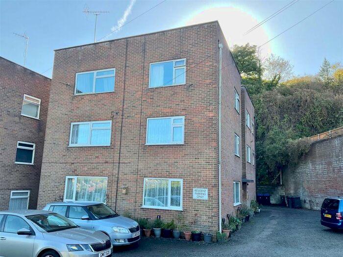2 Bedroom Flat To Rent In Eaves Road, Dover, CT17