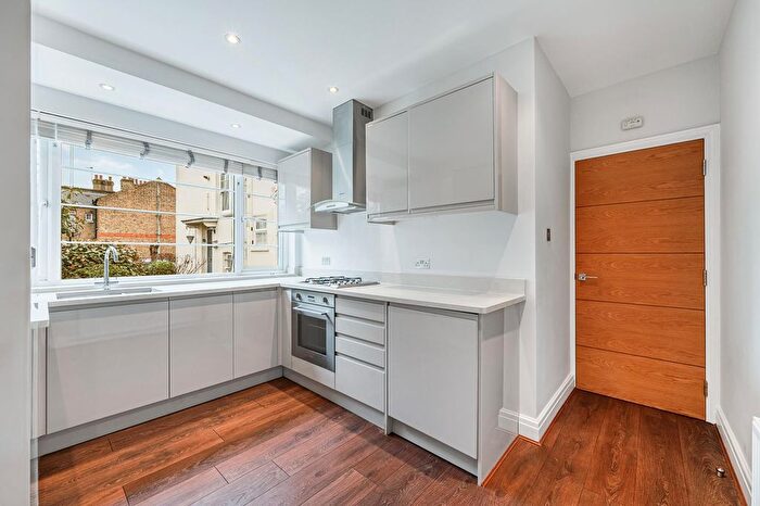 2 Bedroom Flat For Sale In The Beeches, Boston Road, Hanwell, London, W7